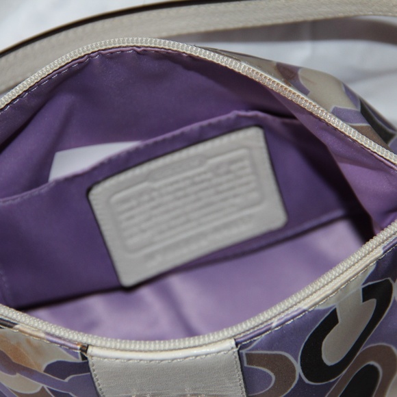 Small Coach - Picture 2 of 3